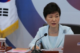 Park touts inter-Korean deal as unification step