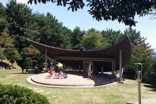 Busan plays offer ‘Absurdity in the Park’