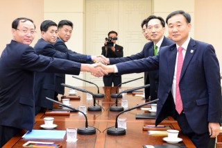 Koreas agree to hold family reunions in late Oct.