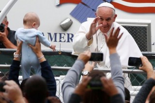 Pope Francis wraps up joyful U.S. visit with big open-air Mass