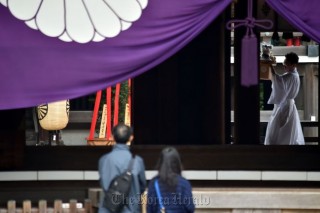 Japan PM offers gift to Tokyo war shrine