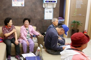 Low transfer payments push elderly into poverty in Korea: report