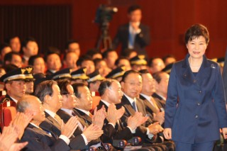 Park urges police to prepare for unification era