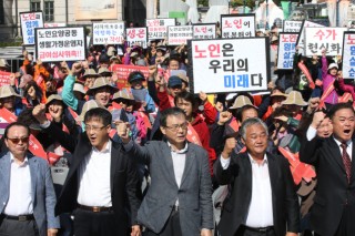 Debate brews over talks of new retirement age in Korea