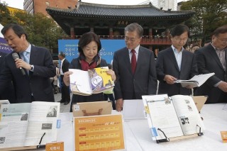 Resistance to state textbook spreads overseas