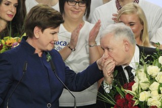 [NEWSMAKER] Polish euroskeptic right scores landslide victory