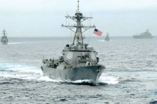 U.S. warship sails near China‘s artificial islands