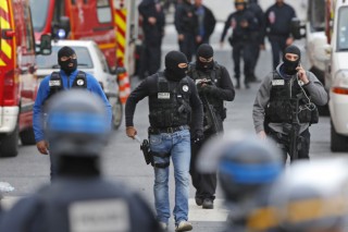 2 dead, 7 arrested in French terror raid