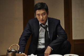 [Herald Review] ‘Inside Men’ sees darkness everywhere