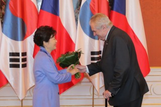 Seoul, Prague discuss nuclear plant cooperation