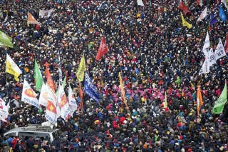 Massive antigovernment rally ends peacefully