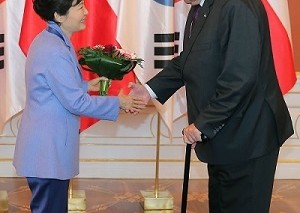 Korean, Czech leaders celebrate partnership upgrade