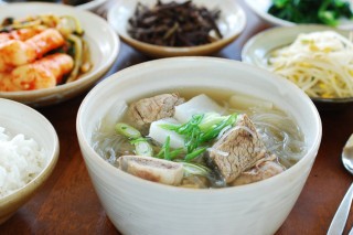 Home Cooking: Galbitang (beef short rib soup)