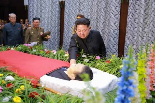 [Photo News] N.K. leader visits the mortuary of Kim Yang-gon to pay homage