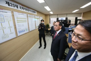 Ahn proposes delaying April polls