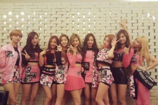 [News focus] JYP in tight spot over management of Tzuyu furor