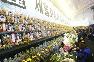 Military slammed for sending draft notices to Sewol victims