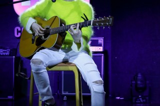 Yu Seung-woo cycles through love with ‘Pit a Pat’