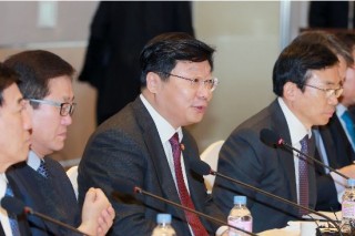 Government pushes for business restructuring