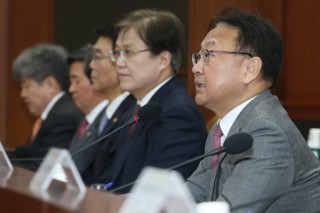 Stimulus plan weak: brokerages