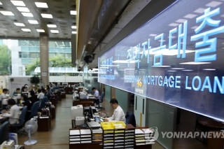 Growth of bank household loans slows in Jan.