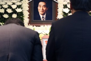 Politicians, lawmakers pay tribute to former opposition leader