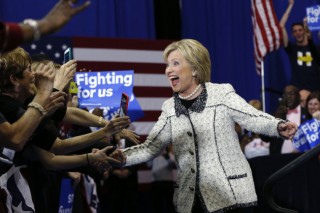 Clinton sweeps S. Carolina primary as ‘Super Tuesday’ looms