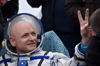 [Newsmaker] Spaceman back from record year flight