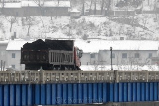 Seoul to freeze trans-Korea project with Russia