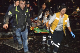 Car bomb kills 34, wounds 125 in Turkey