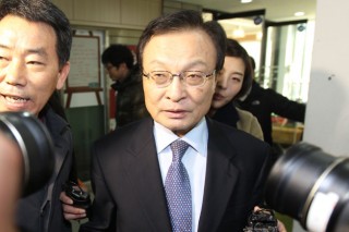 Former P.M. quits Minjoo Party in nomination feud