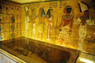 Secret Tut chamber? Egypt calls experts to examine evidence