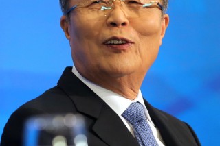 ELECTION 2016] Minjoo chief turns to Samsung to win back votes in stronghold