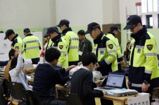 [Election 2016] First ballots cast in Korea for general election