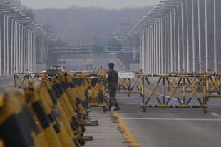 [NEWS FOCUS] Observers split on strategy against N.K.