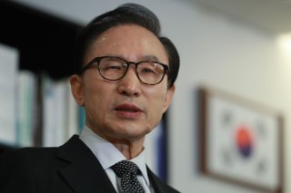 Lee Myung-bak cries foul as investigations close in