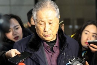 Ex-president Lee files suit against prosecution