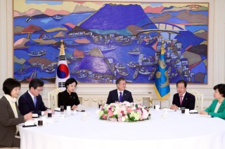 Moon stresses cooperation with US, no concessions for talks