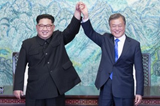 Leaders vow new era of peace at summit