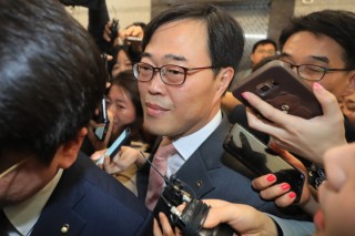 [Newsmaker] Moon says FSS chief will be asked to step down if illegality found