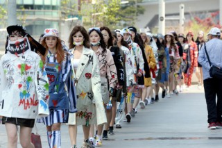 [Photo News] Graffiti on fashion