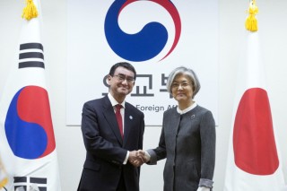 S. Korean, Japanese FMs vow cooperation on N. Korea