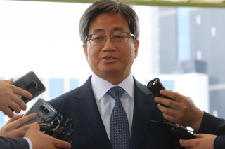 Chief Justice Kim indicates cooperation in investigating his predecessor Yang