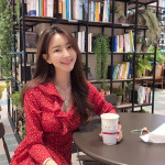 @lecomme_km (Kyeongmi Park) - Has about 27000 followers on her Instagram - Had run her own online clothes store 3 years ago