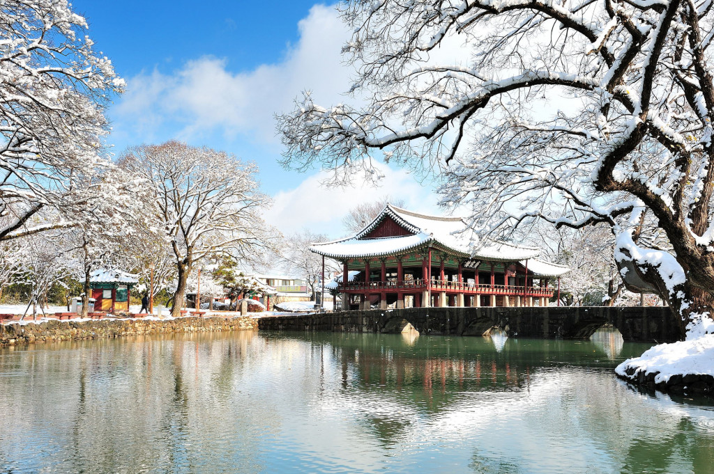 Snowscape of Gwangharu Pavillion, located at Namwon, Jeollabuk-do -Copyright to Photographer Oh Hui-jae of Korea Tourism Organization