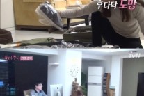 꽃보다 누나 김희애 남편 이찬진, 카메라 보고 ‘줄행랑