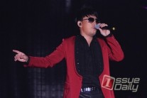 이승철, 열정 감동 여전..2만5천여 팬에 화끈한 크리스마스 선물