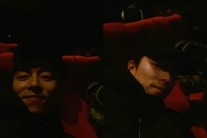 공유, 한밤 중 강남 극장서 영화관람?..’훈훈 외모’