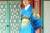 유아인, 송혜교·강동원 소속사와 전속계약