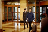 ‘빛나는 로맨스’ 박윤재, 호텔 벨보이로 변신 ‘왜?’